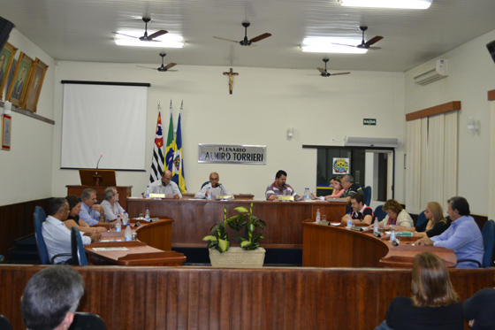 Vereadores durante a sessão que despachou diversas proposições